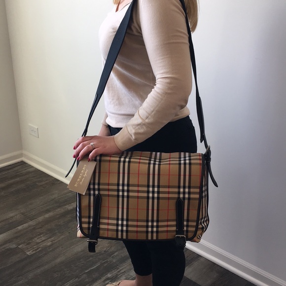NWT Burberry Large Messenger Bag - Picture 8 of 8